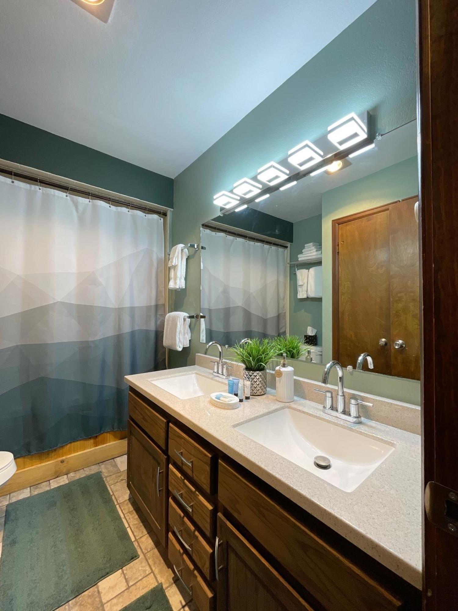 Relax, Adventure, Views, Amenities+Memories Apartman Granby Kültér fotó