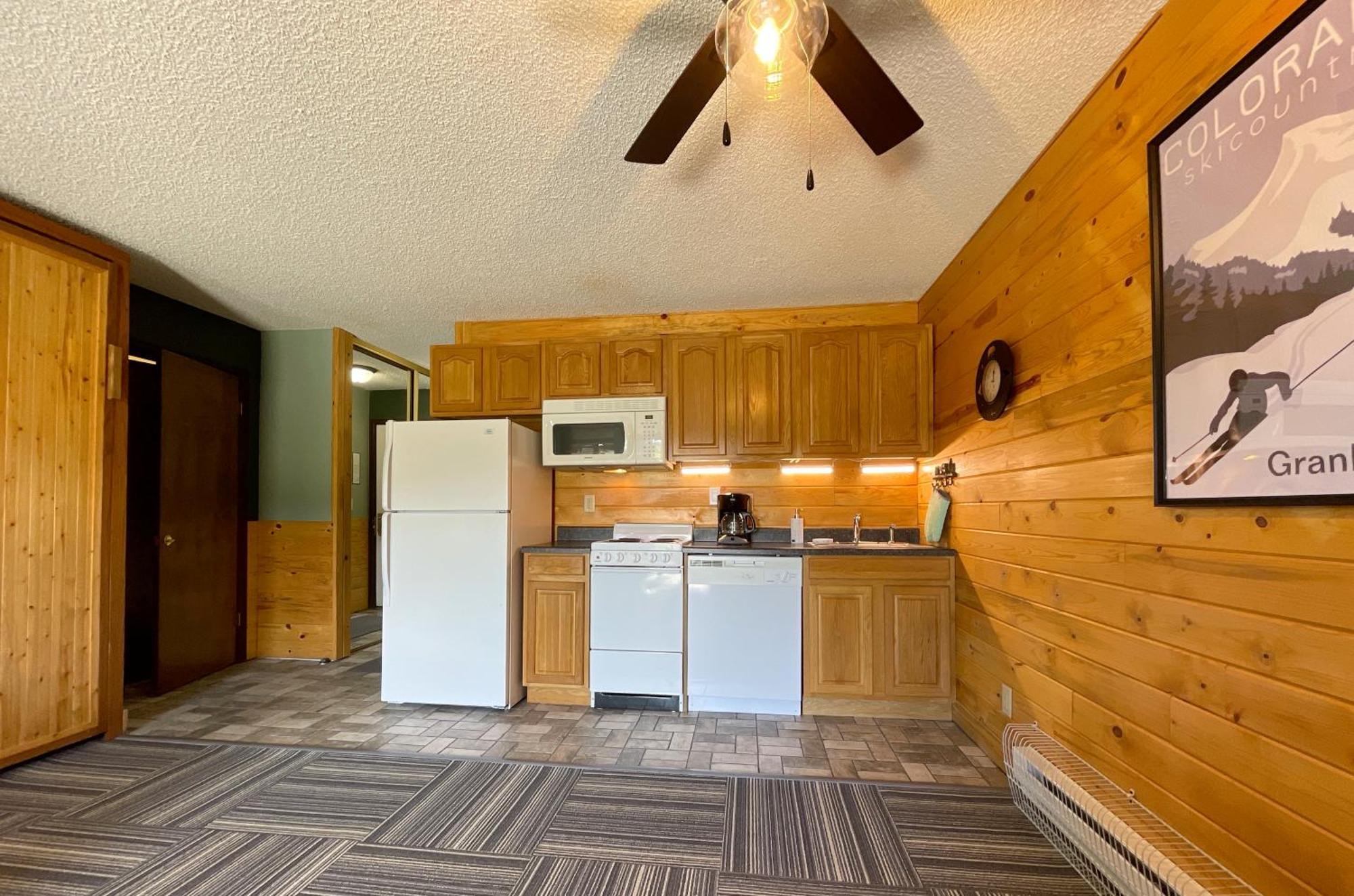 Relax, Adventure, Views, Amenities+Memories Apartman Granby Kültér fotó