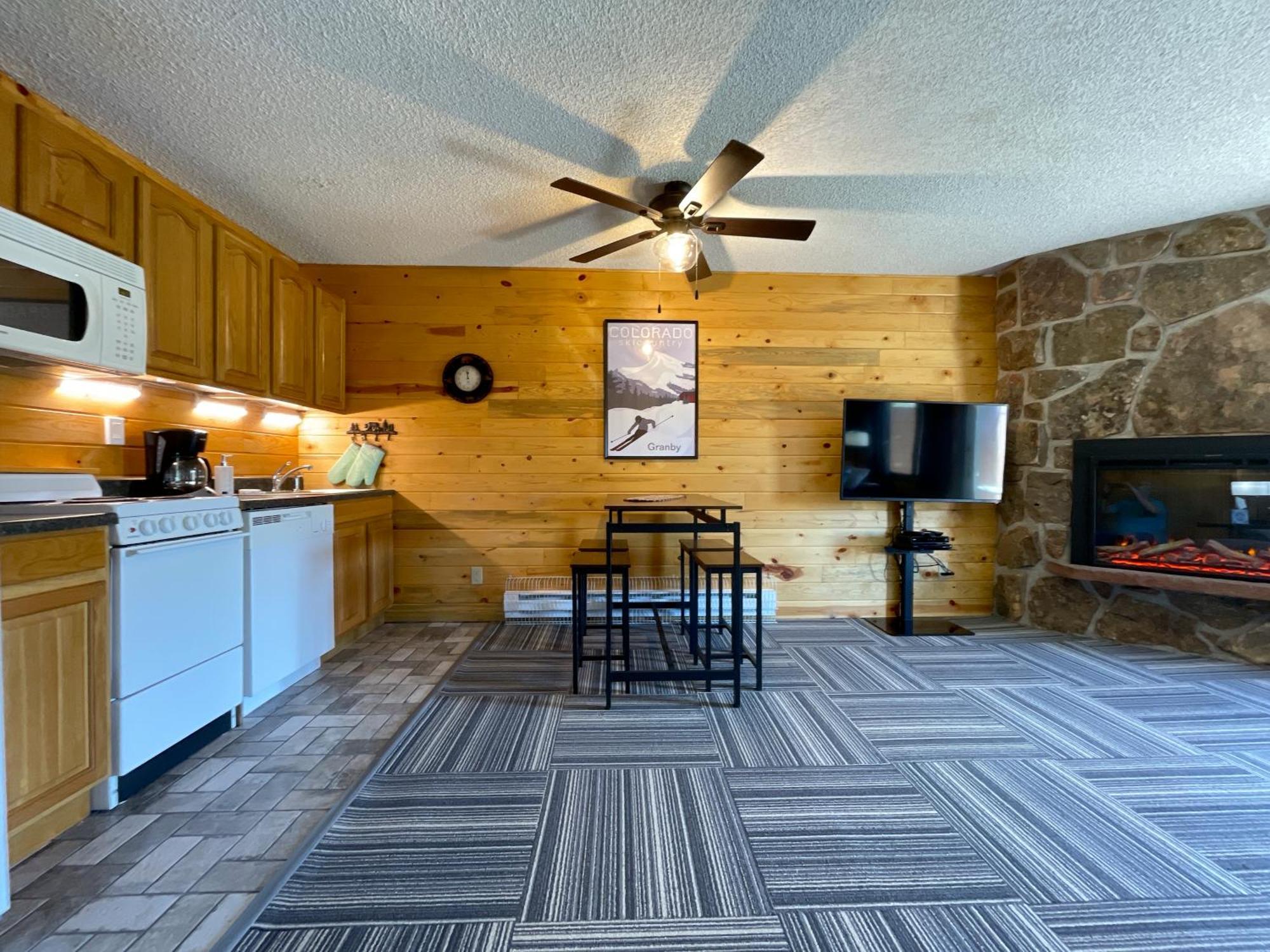Relax, Adventure, Views, Amenities+Memories Apartman Granby Kültér fotó